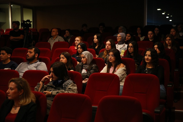 Adana'da ÇÜ ve ÇGC işbirliğinde dijitalleşme programında meslek etiği vurgulandı