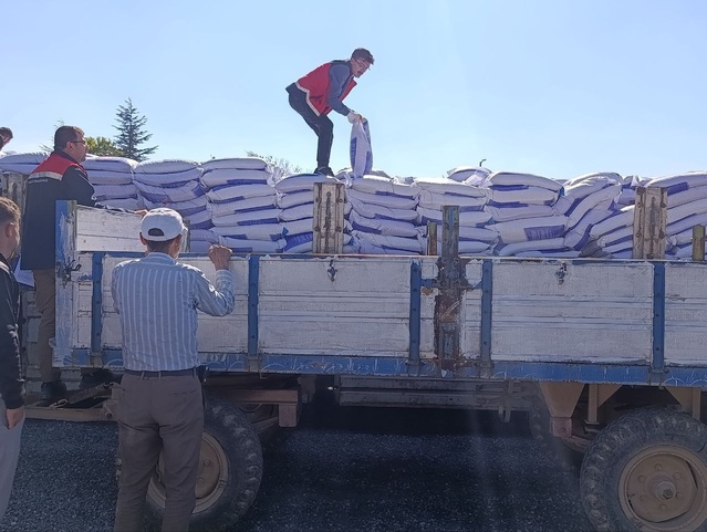 Konya Beyşehir ve Hüyük'te üreticilere 39 bin kilogram mercimek tohumu dağıtıldı