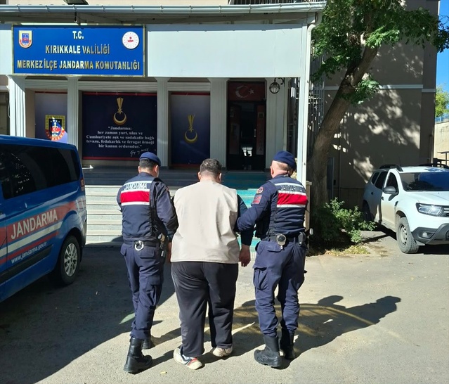Kırıkkale'de jandarma ekipleri, 2 yıl 13 ay cezası bulunan firari hükümlüyü yakaladı