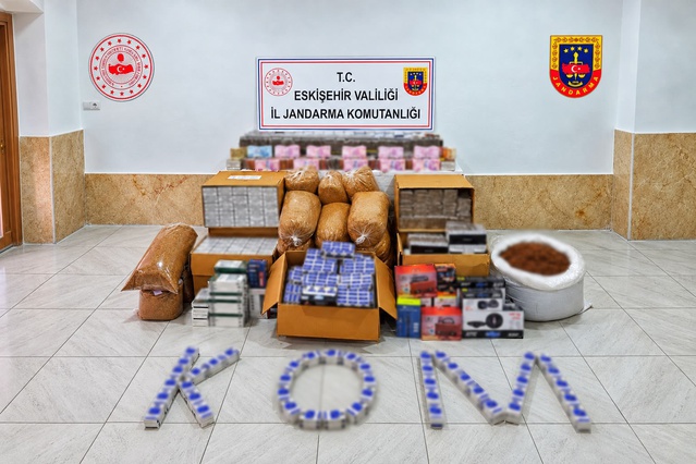 Eskişehir Sivrihisar'da jandarma kaçak sigara operasyonunda 1 milyon 10 bin TL ele geçirdi