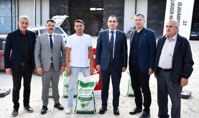 Tavşanlı'da 26 köydeki 71 üreticiye 8 bin 350 kilogram yem bezelyesi tohumu verildi