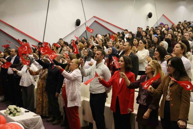 Avrasya Üniversitesi'nde 29 Ekim Cumhuriyet Bayramı tiyatro oyunuyla kutlandı