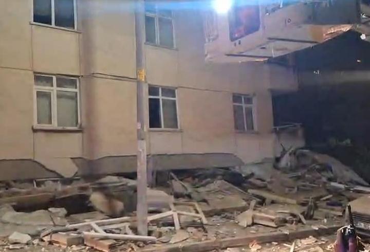 SON DAKİKA! Maltepe'de 7 katlı binanın alttaki iki katı çöktü