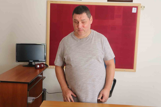Görme engelli öğretmen Akyürek, Adana'da 20 yıldır öğrencilere yol gösteriyor