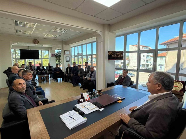 Beyağaç Belediye Başkanı Pütün, 15 mahalle muhtarının Muhtarlar Günü'nü kutladı