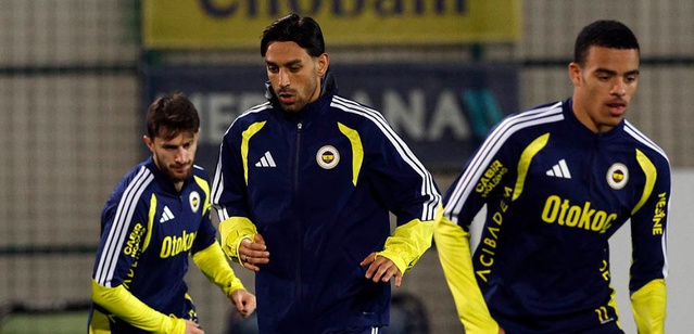 Fenerbahçe, Galatasaray maçı öncesi hazırlığını tamamlayıp tesislerinde kampa girdi