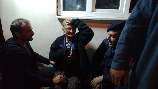 Sakarya Akyazı'da Alzheimer hastası 58 yaşındaki kadın Yeniköy yakınında sağ bulundu
