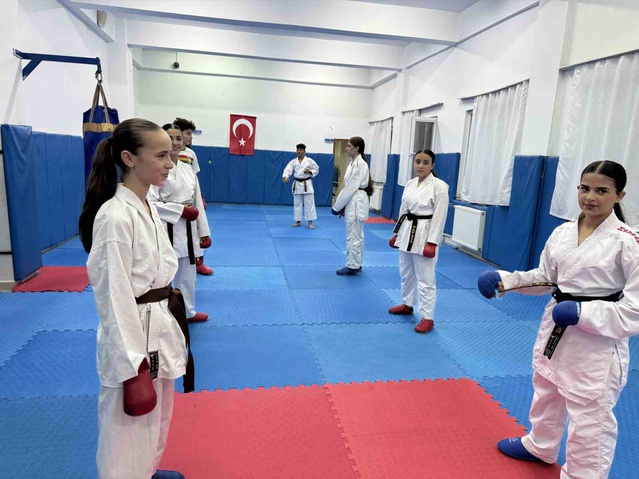 Diyarbakır Çermik'te karate kurslarına ilgi var, sporcular Türkiye dereceleri aldı