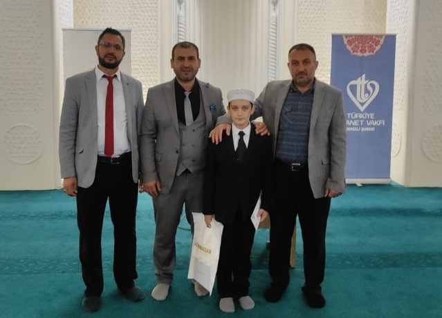Tavşanlı Kavaklı Kur'an Kursu öğrencisi Ölmez, Denizli'de bölge üçüncüsü oldu