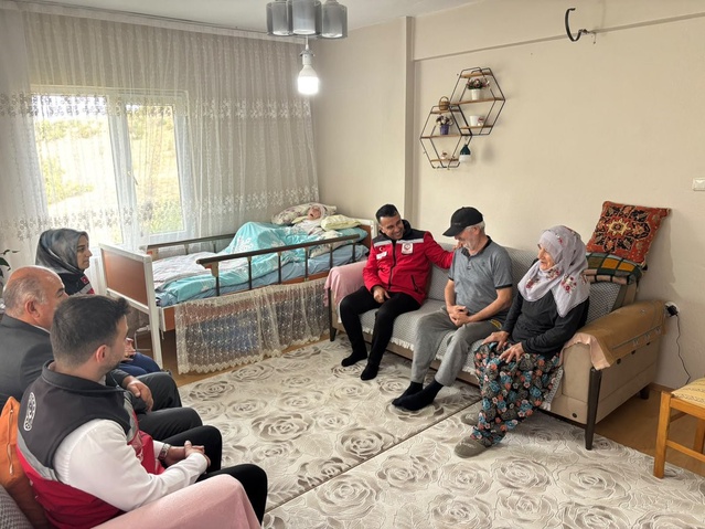 Erzurum İspir'de 114 yaşındaki Salli Nine, Aile ve Sosyal Hizmetler İl Müdürü'nü ağırladı