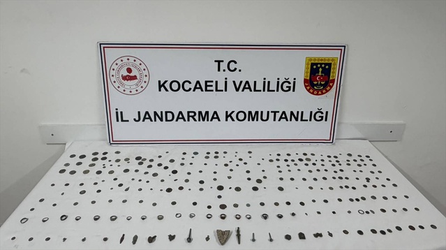 Kocaeli Dilovası'nda jandarma 271 tarihi eser ele geçirdi, 1 şüpheli gözaltına alındı