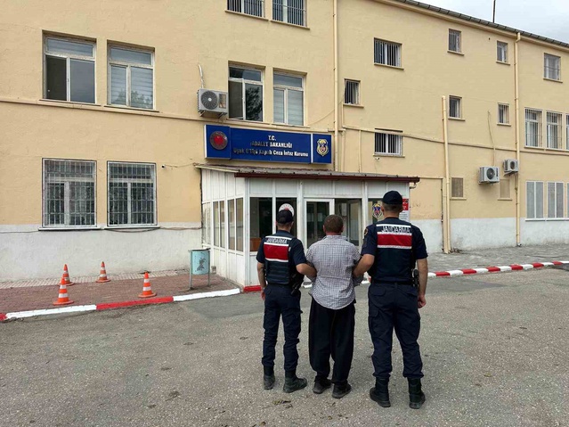 Uşak'ta jandarma, Eylül'de kesinleşmiş hapis cezası bulunan 25 kişiyi yakaladı