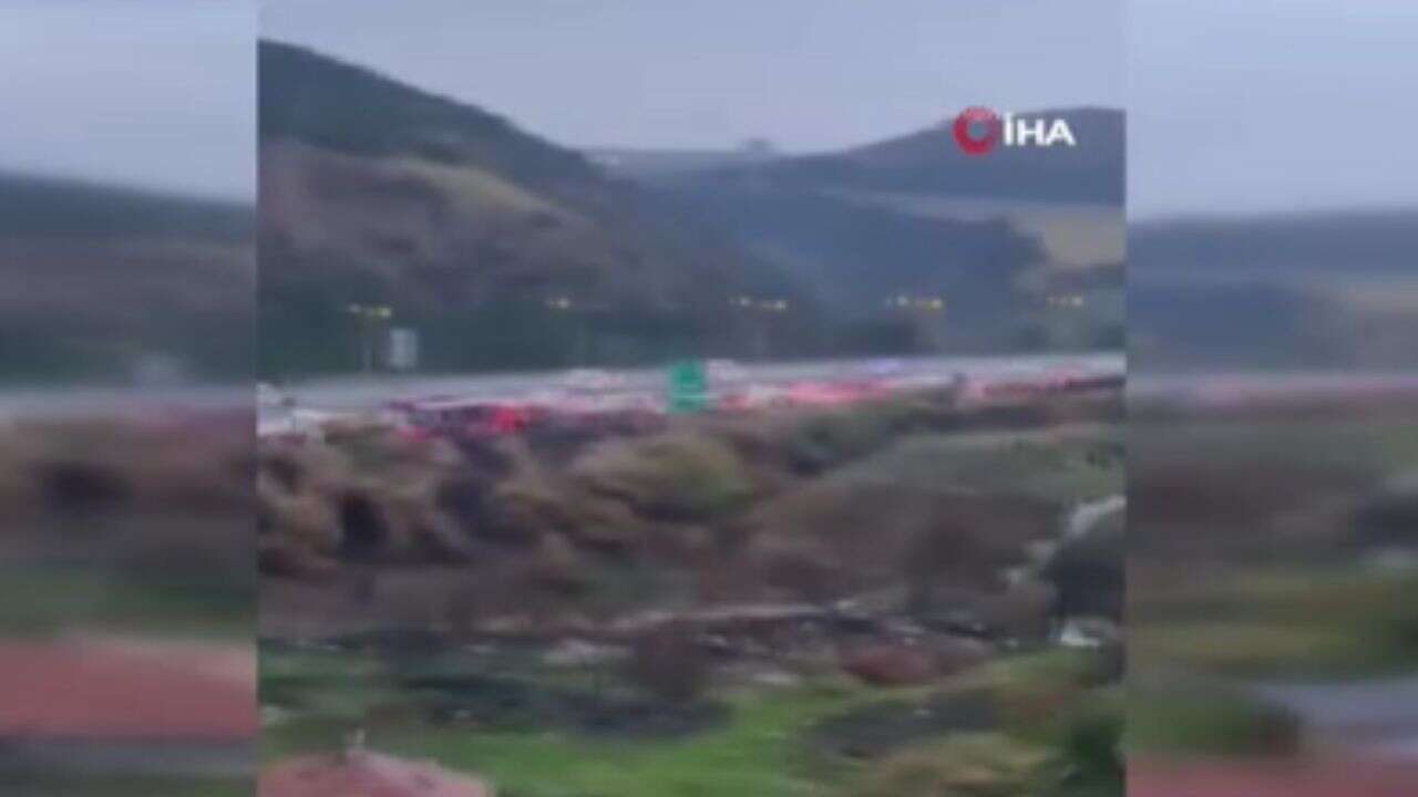 Ankara'da servis aracı devrildi: 3 kişi yaralandı