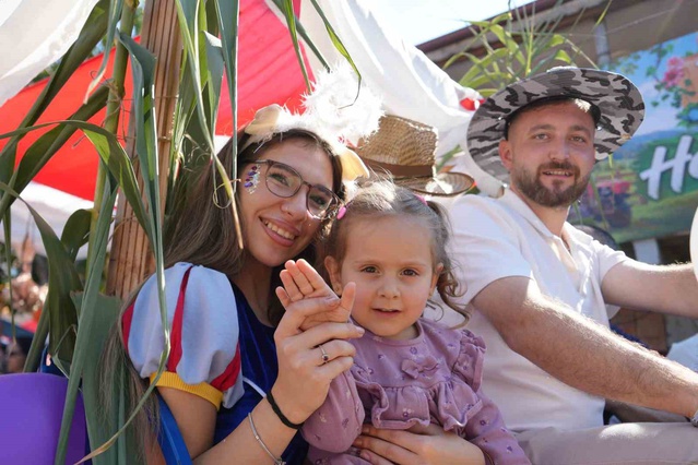 Kocaeli İzmit'te 4. Geleneksel Patpat Festivali'nde renkli patpatlar konvoy oluşturdu