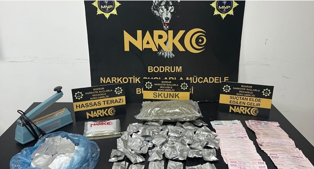 Muğla'da uyuşturucu operasyonunda 1400 sentetik ecza ele geçirildi, 3 kişi tutuklandı
