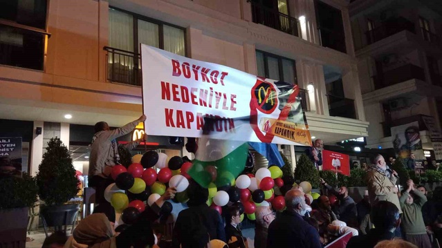 Üsküdar'da bir yıllık boykot sonrası McDonald's şubesine 3 gün süre verildi