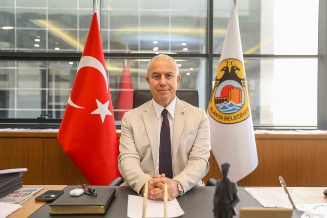 Alanya ve Konyaaltı belediye başkanları, ihraç talebi sonrası CHP'den istifa etti