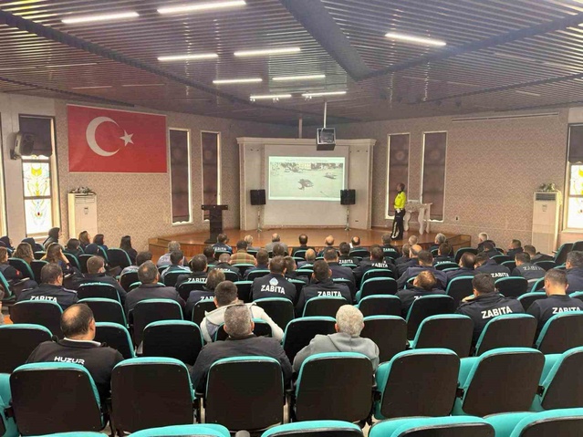 Erzincan'da zabıta ve şoförlerden 160 kişiye trafik güvenliği eğitimi verildi