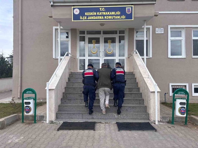 Kırıkkale'de jandarma operasyonunda aranan 2 hükümlü yakalanarak tutuklandı
