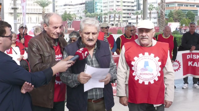 DİSK'e bağlı Emekliler Sendikası İzmir'de Halk TV'ye kayyım atanmasını protesto etti
