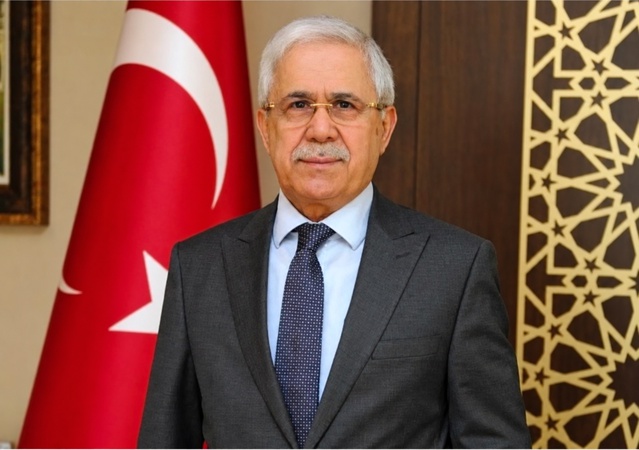 Kaş Halk Plajı'nda yüzenlerin çevresinde plastik atık görüldü, Prof. Öztürk uyardı