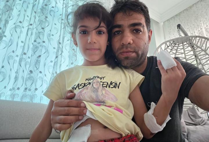 Adana’da yoldaki çukur baba ve kızını hastanelik etti