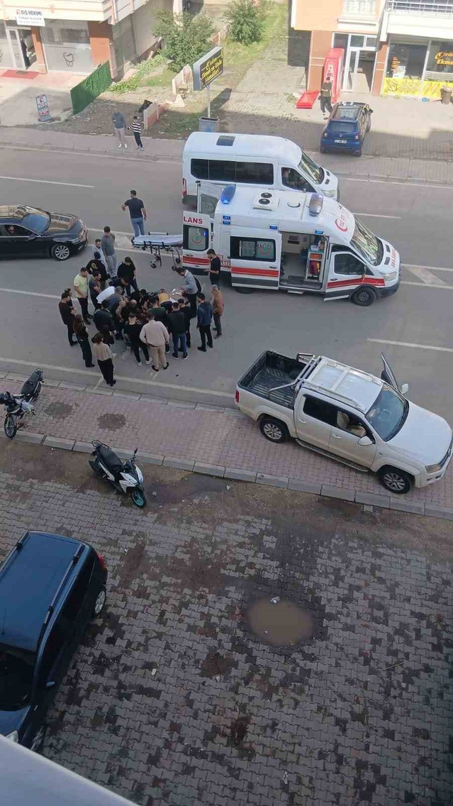 Elazığ'da Malatya Caddesi'nde pick-up ile çarpışan motosikletin sürücüsü yaralandı