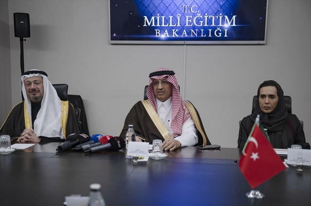 Tekin ve el-Benyan öğretmen ziyaretlerini içeren eğitim mutabakatını imzaladı