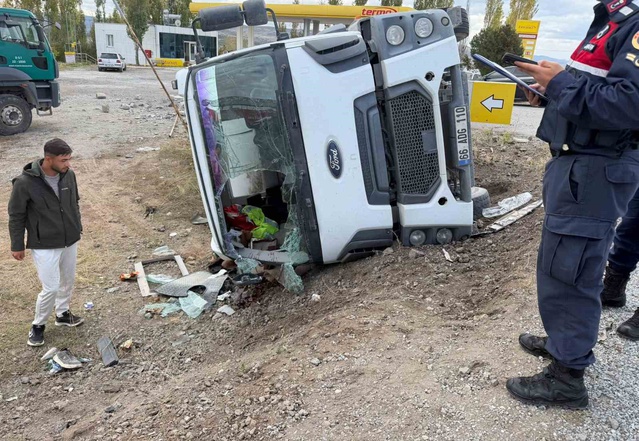 Yozgat Kadışehri'nde beton mikseri devrildi, sürücü hastaneye kaldırıldı