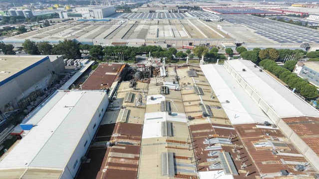 İnci Akü'deki yangın 2 saatte kontrol altına alındı, hasar dronla görüntülendi