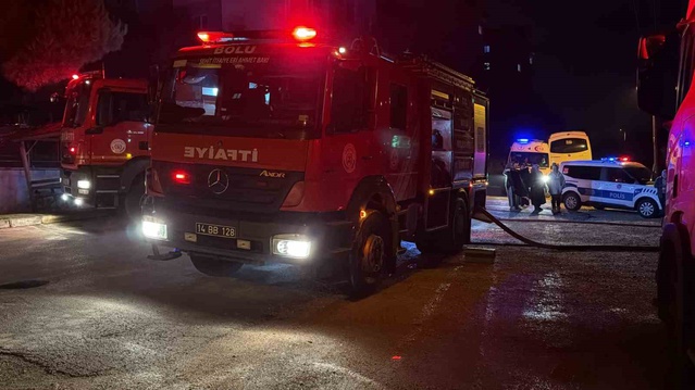 Bolu'da iki tırda hasara yol açan yangın kontrol altına alındı