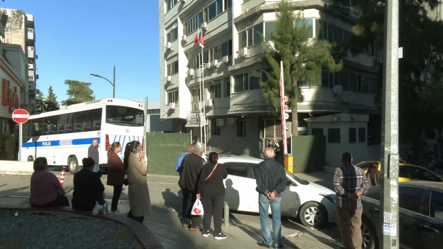 CHP İzmir İl Başkanı Gümrükçü, Bayraklı'da 46 kişinin gözaltına alınmasına tepki gösterdi