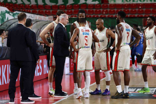 Basketbol Süper Ligi'nin 4. haftasında Karşıyaka, Çayırova Belediyesi'ni 95-79 yendi
