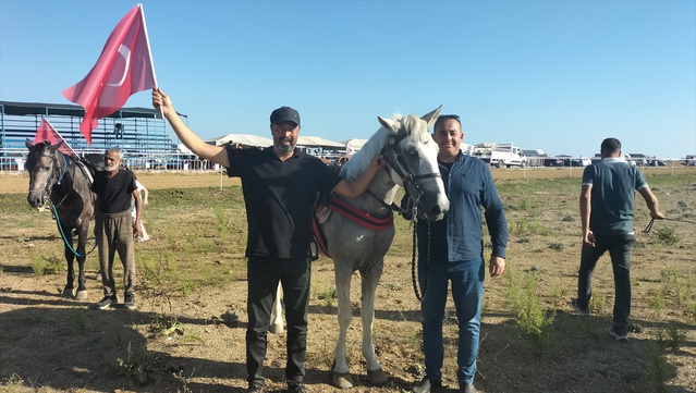 Manavgat'ta 120 atın katıldığı rahvan yarışlarında 600 bin lira ödül dağıtıldı