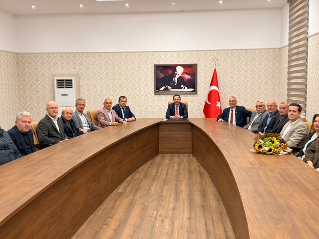 Çanakkale Biga'da Muhtarlar Günü töreninde Atatürk Anıtı'na çelenk sunuldu