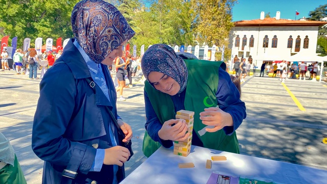 Yeşilay Sinop Şubesi Uğur Mumcu Meydanı'nda bağımlılıklara dikkat çekti