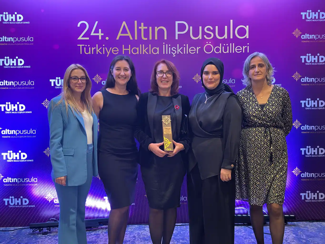 YÖK, Bilim Kafe ile Altın Pusula'da kamu kuruluşları kategorisinde birincilik kazandı