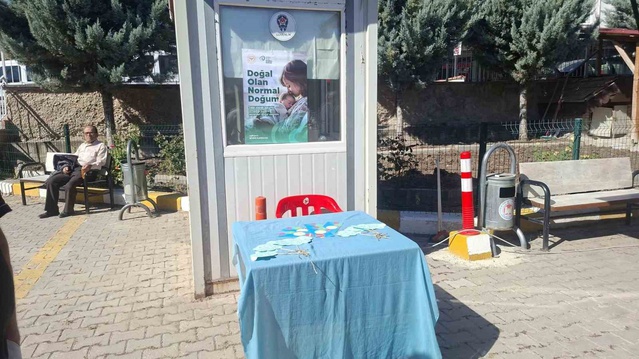 Kütahya Hisarcık'ta Devlet Hastanesinde emzirme ve normal doğum için stant açıldı