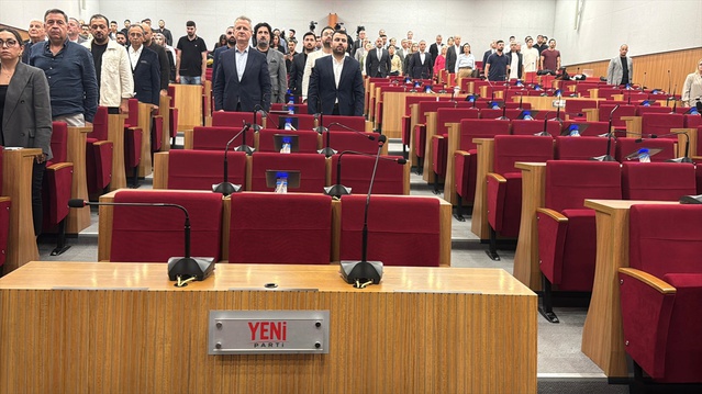 İzmir Büyükşehir Meclisi yeter sayı bulamayınca toplantı 15 Ekim'e ertelendi