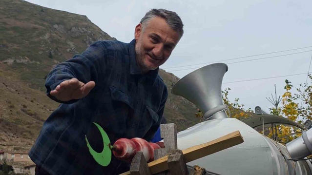 Rize İkizdere'de cami minaresi çığ riskine karşı teleferikle yatırıldı