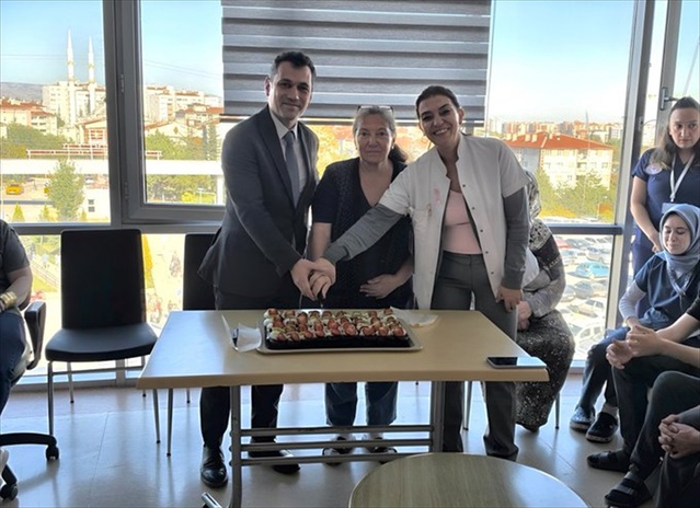 Eskişehir'de palyatif bakım servisleri ziyaret edildi, personele hediye verildi