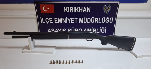 Kırıkhan'da kurşunlama şüphelisi 4 kişi tutuklandı, aramada pompalı tüfek bulundu