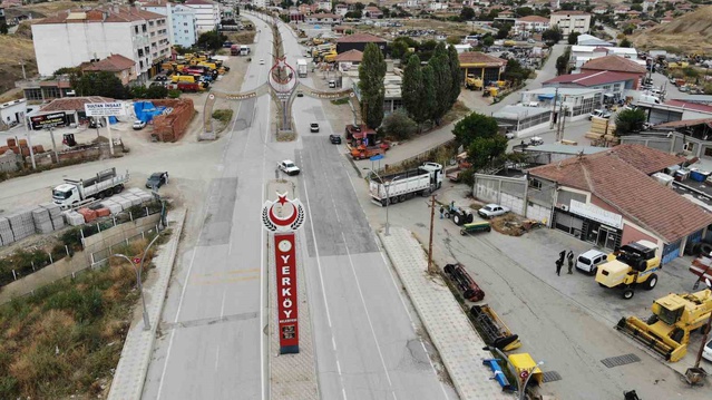 Yerköy ile Çiçekdağı sınırı sokak ortasından geçiyor, iki ilçe iç içe yaşıyor