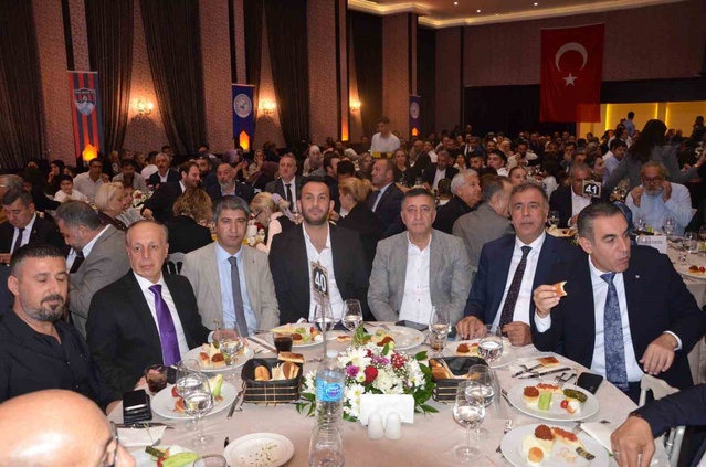Bodrum'da Vanlılar Gecesi'nde farklı partilerden siyasiler ve yüzlerce Vanlı buluştu