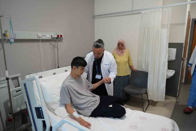 Kunduracı göğsüne ilk kez Samsun Şehir Hastanesi'nde kapalı ameliyatla 2 bar takıldı