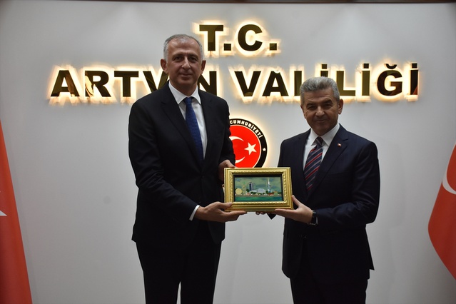 Artvin Valisi Ergün, Sarp Sınır Kapısı'nın kardeşlik kapısı olduğunu söyledi