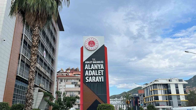 Kuşlara vahşet görüntülerini paylaşan şahıs Alanya'da adliyeye sevk edildi