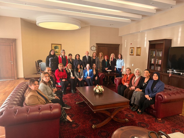 CHP Kadın Kolları Genel Başkanı Gülsever ve MYK üyeleri Kılıçdaroğlu'nu ziyaret etti