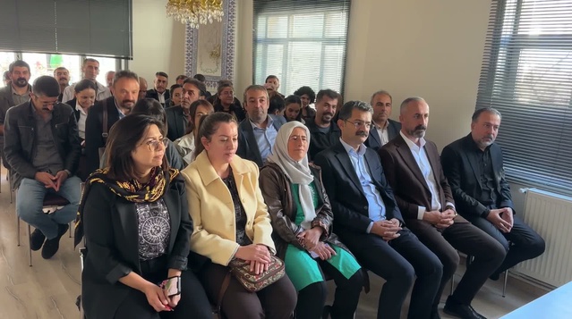 Abdullah Zeydan, Van Gölü'nün kirletilmesine karşı kayyuma arıtma çağrısı yaptı