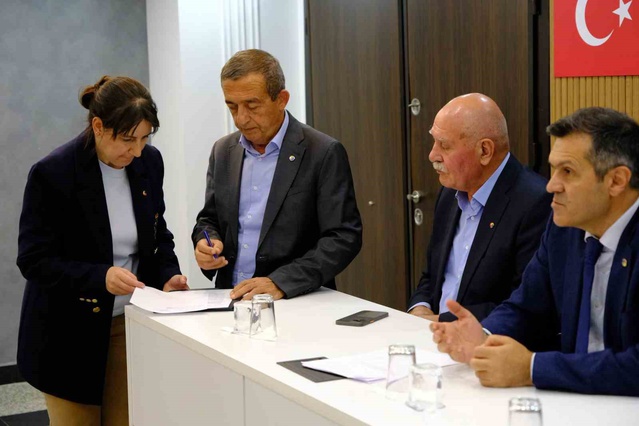 ETSO meclisinde gündem maddeleri oy birliğiyle kabul edildi, üyelere plaket verildi